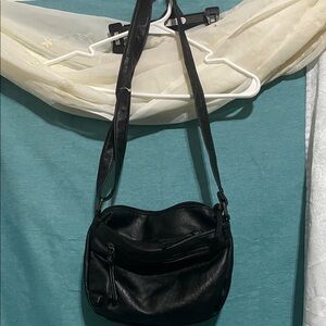 Sleek Black Leather Shoulder Bag